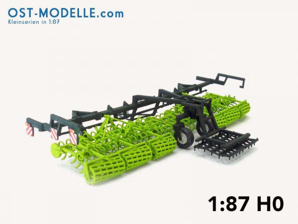 Koppelwagen T890 A01 Bodenbearbeitung 2 Feingrubber B231 mit Stabkrümmlern Arbeitsstellung gruen neu